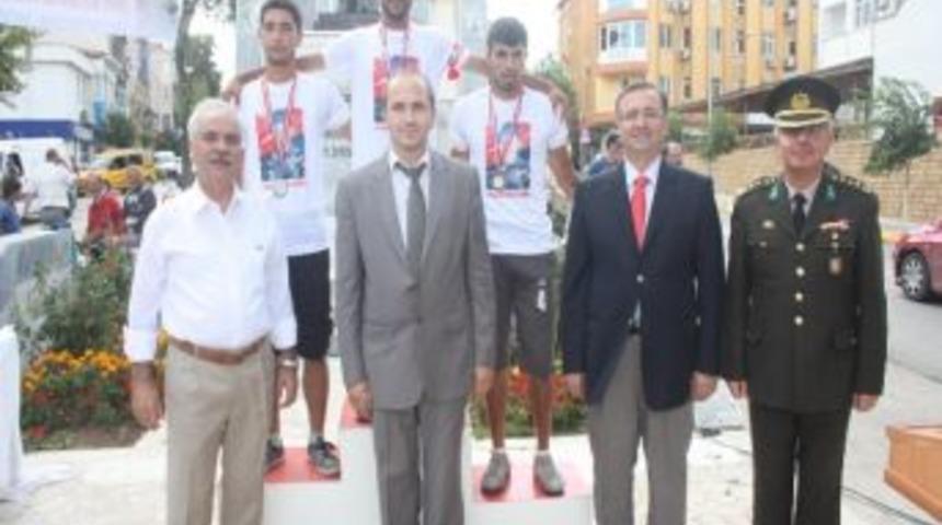 Keşan'da Gen&ccedil;lik Koşusu D&uuml;zenlendi