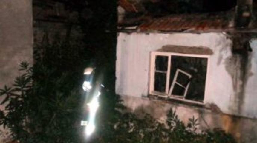 Balıkesir'de Ev Yangını: 1 &Ouml;l&uuml;