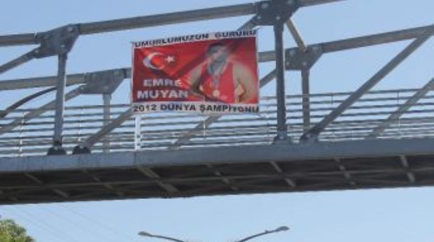 D&uuml;nya Şampiyonu Emre&rsquo;ye Aydın Değil Umurlu Sahip &Ccedil;ıktı