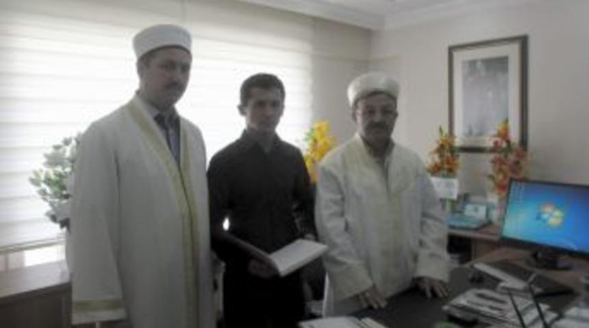 40 Yıl Sonra Hatimle Teravih Namazı Kıldıran İmamlara Teşekk&uuml;r