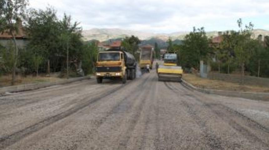 G&uuml;rleyik Mahallesinde Asfalt &Ccedil;alışması