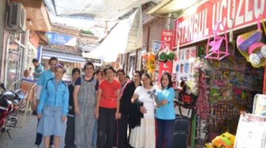 Engelliler Kula &Ccedil;arşısı'nı Gezdi