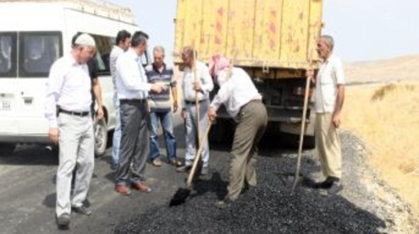 Kaymakam Sezer, Yapımı Devam Eden K&ouml;y Yollarında İncelemelerde Bulundu