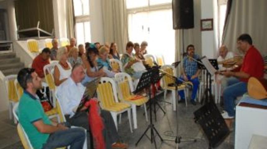 Dim-der Halk M&uuml;ziği Korosu &Ccedil;alışmalarına Başladı