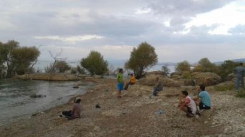 &Uuml;niversite &Ouml;ğrencisi Beyşehir G&ouml;l&uuml;'nde Boğuldu