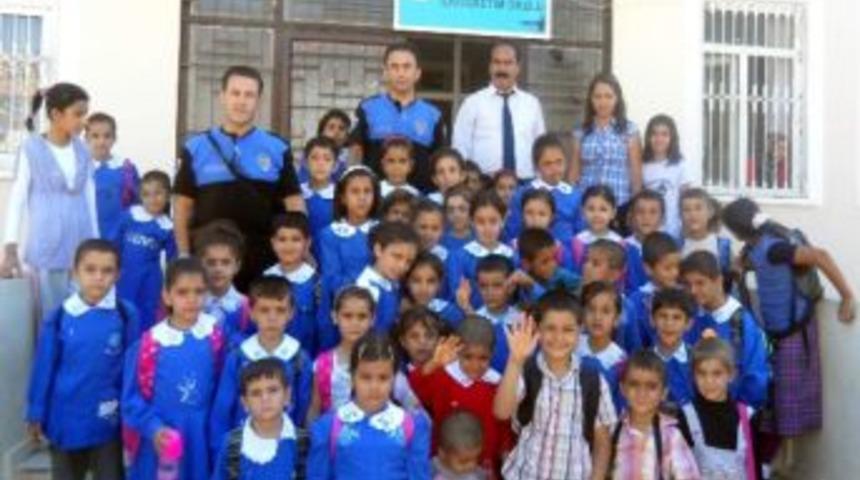 Polisten &Ouml;ğrencilere &Ouml;nl&uuml;k