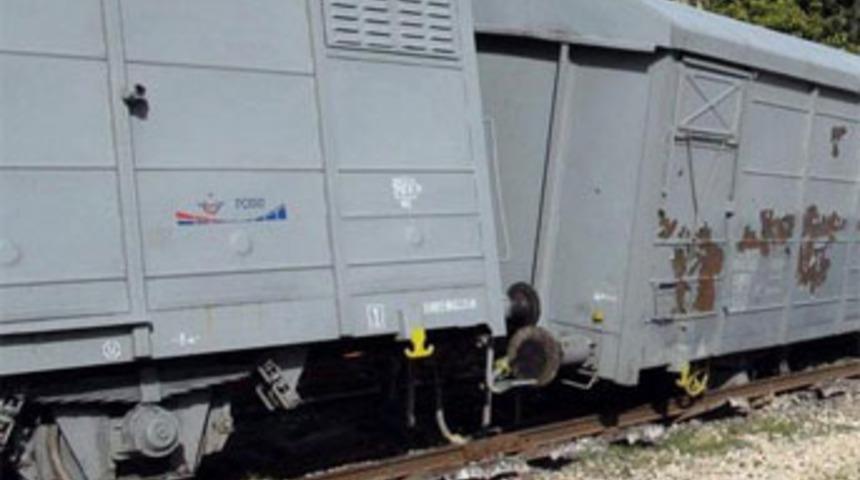 Y&uuml;k trenine bombalı saldırı