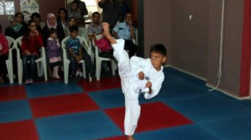 Akademi Spor Kulübü Sporcular Kuşaklarını Aldı