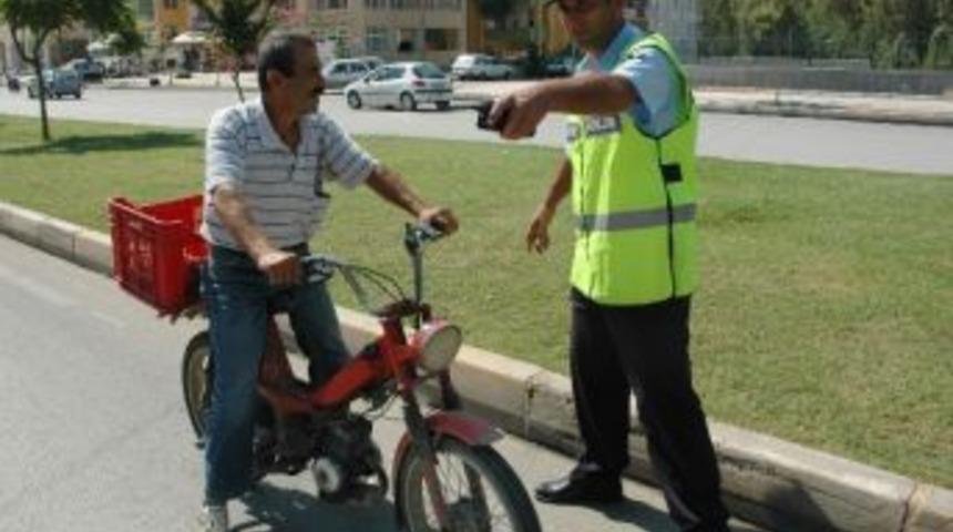 S&uuml;r&uuml;c&uuml;lere Kask Ve Emniyet Kemeri Uyarısı