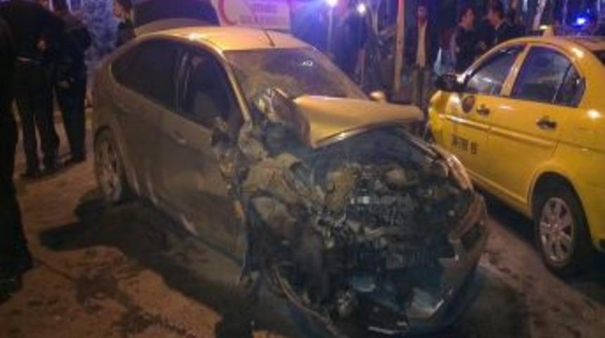 Polisten Ka&ccedil;arken Kaza Yaptı: 5 Yaralı