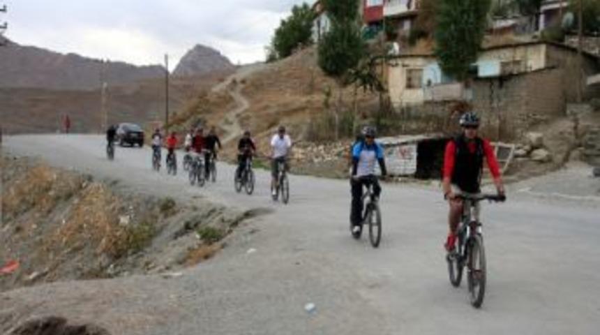 Hakkari'de İlk Dağ Bisikleti Etkinliği