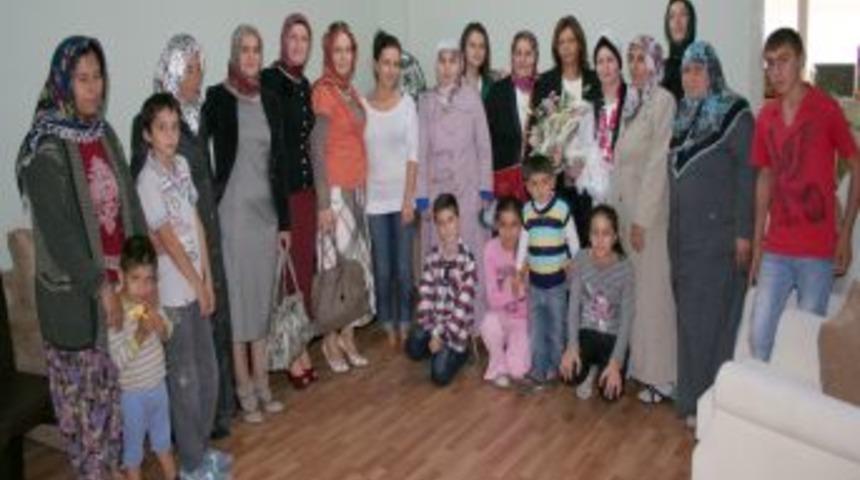 AK Parti'li Kadınlar KANSERDER&rsquo;i Ziyaret Etti