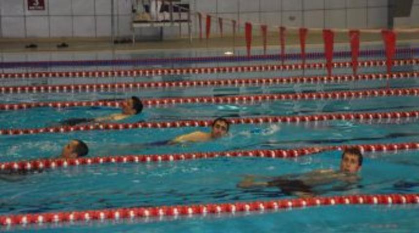 Vanlılar, Hizmete A&ccedil;ılan Olimpik Y&uuml;zme Havuzuyla Artık Yaz-kış Y&uuml;zebilecek