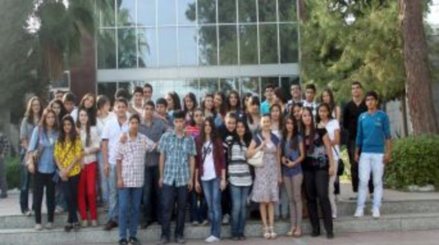 Genç Iletişimciler Tiyatroda