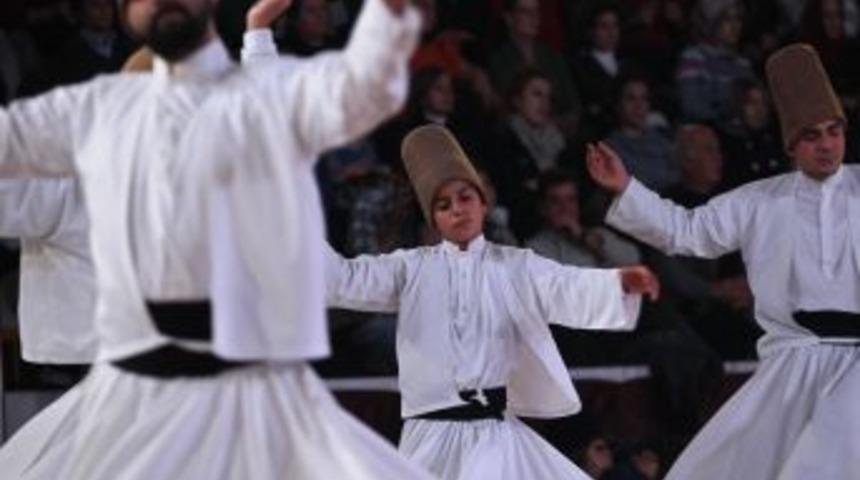 Mevlana'nın 'd&uuml;ğ&uuml;n Gecesi'nde Ney Sesi Bu Kez İstanbul'da Inledi