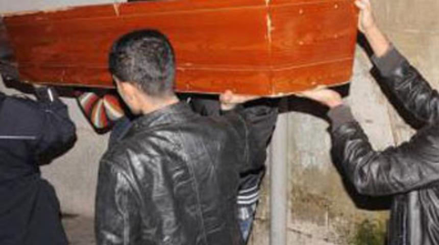 Su i&ccedil;meye gitti, kendini astı