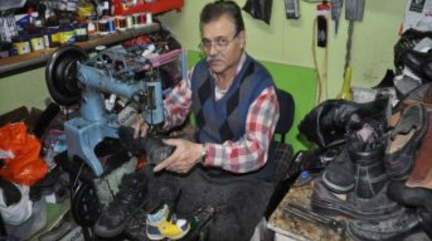 Kışın Girmesi Ayakkabı Tamircilerinin Işini Artırdı