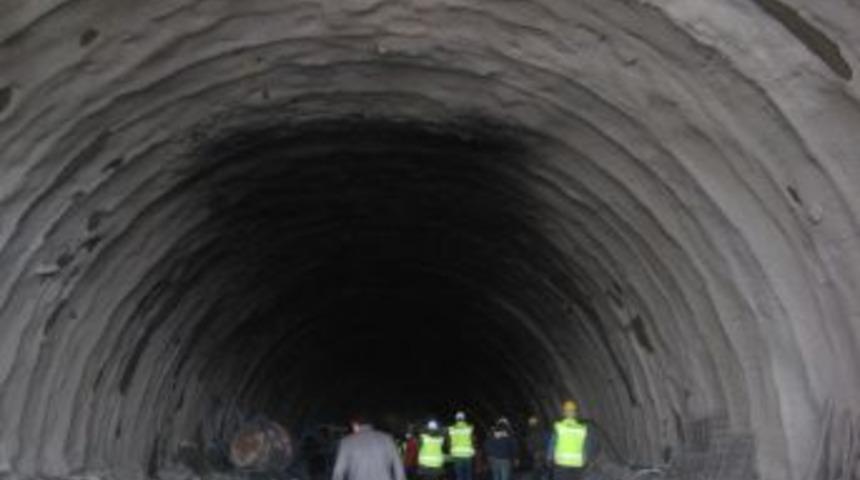 Kop Dağı T&uuml;neli'nin 290 Metresi Kazıldı