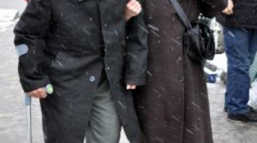 85 Yaşındaki Adamı Dolandırdılar