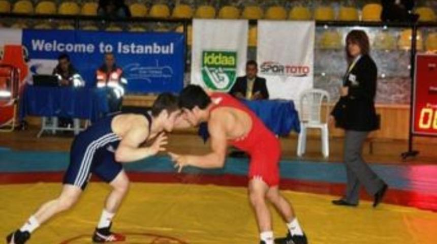 G&ouml;nenli G&uuml;reş&ccedil;i T&uuml;rkiye Şampiyonasında &Uuml;&ccedil;&uuml;nc&uuml; Oldu