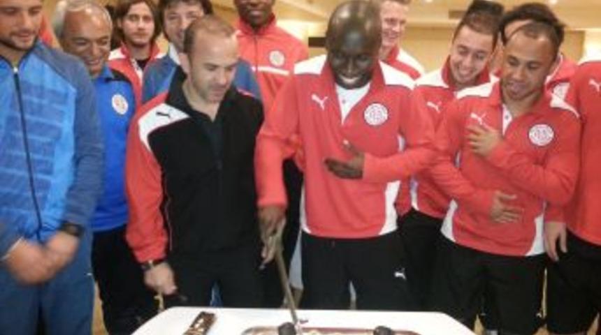Diarra'ya S&uuml;priz Doğum G&uuml;n&uuml;