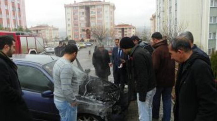 Kızıyla Bindiği Ara&ccedil;, Motor Isınırken Patlayarak Alev Aldı