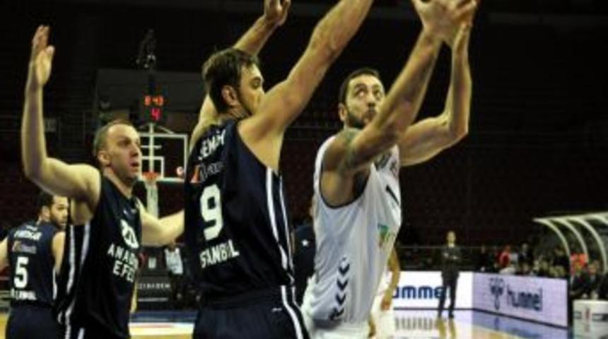 Beşiktaş: 67 - Anadolu Efes: 74