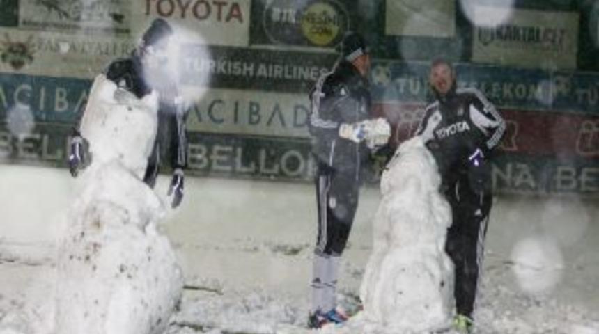 Beşiktaş, Kar Altında &Ccedil;alıştı Ve Kampa Girdi