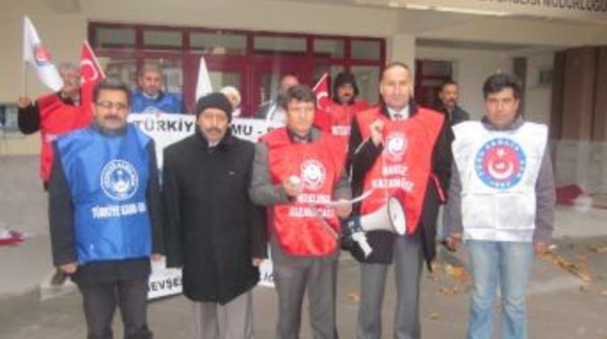 Memurlar Y&uuml;zde 3+3 Memur Zammını Protesto Etti