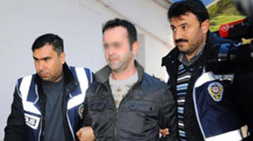 Katili &ccedil;ocukluk arkadaşı &ccedil;ıktı