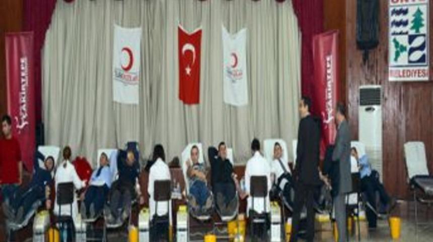 &Uuml;nye'de 60 &Uuml;nite Kan Bağışı Yapıldı
