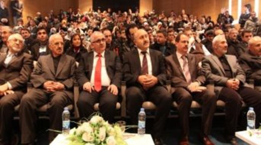 Bayburt &Uuml;niversitesi&rsquo;nde &ldquo;t&uuml;rkiye'de İlahiyat Fak&uuml;ltelerinin D&uuml;n&uuml; - Bug&uuml;n&uuml;&rdquo; Konulu Konferans D&uuml;zenlendi