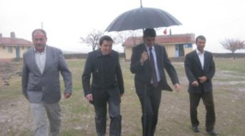 Selendi Kaymakamı Yağmur &Ccedil;amur Dinlemiyor