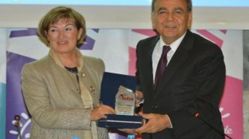 İekkk&rsquo;da Yeni D&ouml;nem Başkanlığına İdil Yiğitbaşı Se&ccedil;ildi