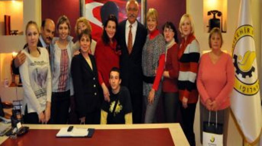 '4 Element ,1 Umut &Ccedil;ocuk' Projesinden Başkan &Ccedil;at'a Ziyaret