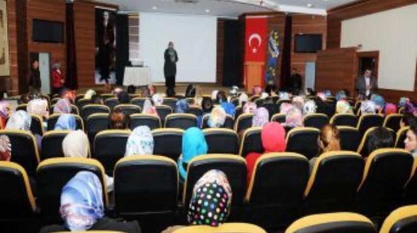 Pursaklar&rsquo;da Kadınlara 'Mutlu Evliliğin Sırları' Anlatıldı
