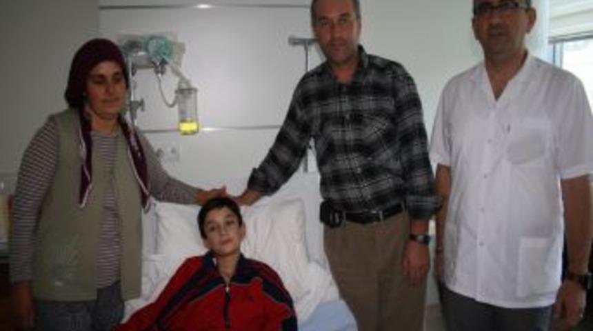 Akciğerinden 18 Santimetrelik K&ouml;pek Kisti &Ccedil;ıkarıldı