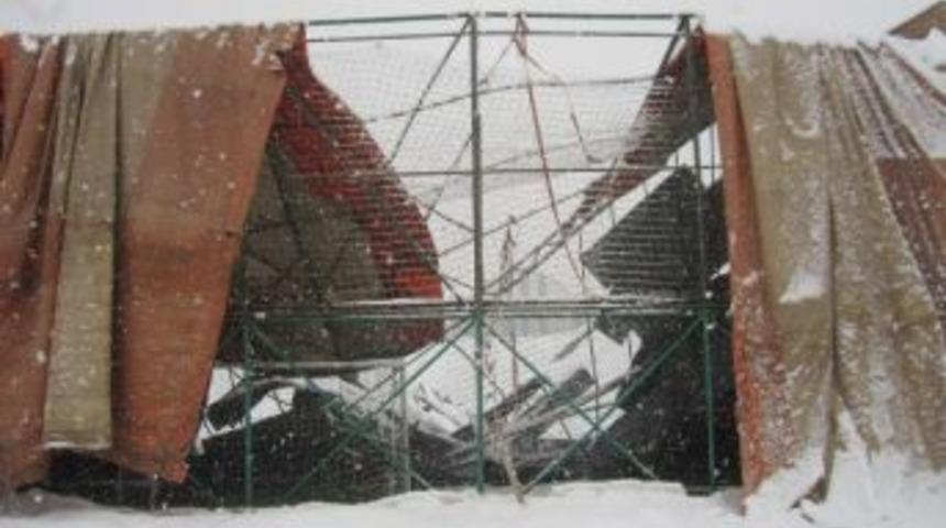 Hakkari&rsquo;de 2 Halı Saha &Ccedil;&ouml;kt&uuml;