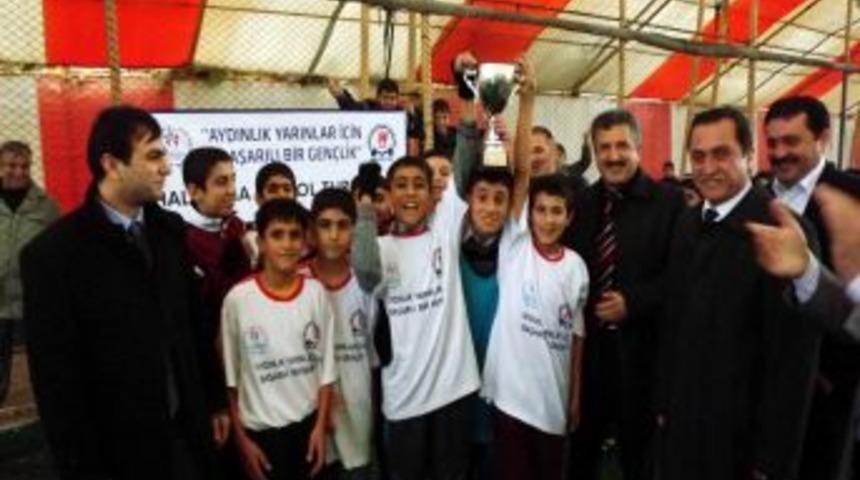 Ufuk Okuma Salonları Futbol Turnuvası D&uuml;zenledi