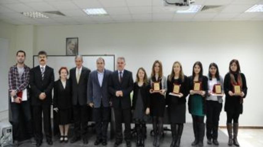 Gen&ccedil; Sanat&ccedil;ılar &Ouml;d&uuml;llendirildi