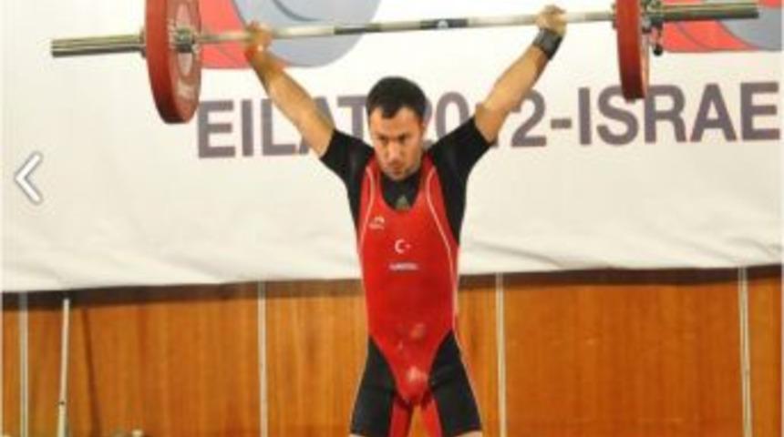 Milli Sporcu Zeki Tuncer, Halterde Avrupa Ikincisi Oldu