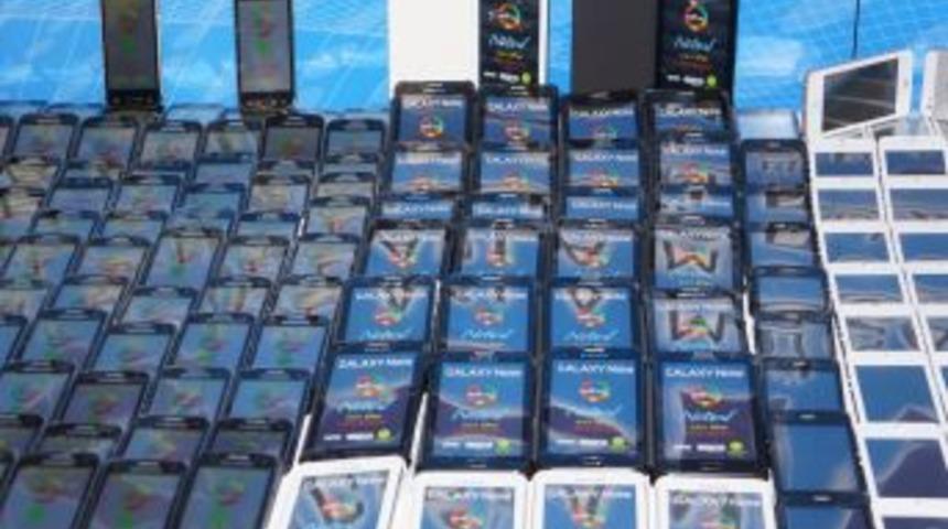 İstanbul Polisinden Ka&ccedil;ak Telefon Operasyonu