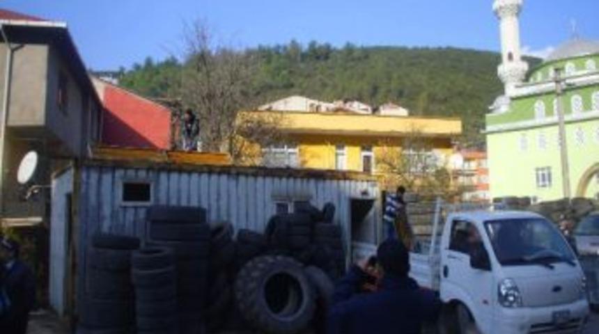 İzmit'te G&ouml;rsel Kirliliğe Ge&ccedil;it Yok