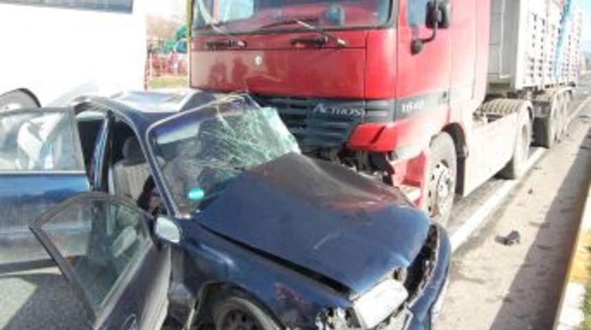 Uşak&rsquo;ta Trafik Kazası: 2 &Ouml;l&uuml;, 2 Yaralı