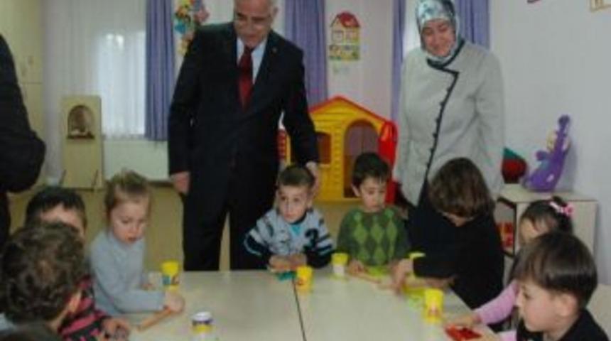 Vali Tuna&rsquo;dan &Ccedil;ocuklara Hediye