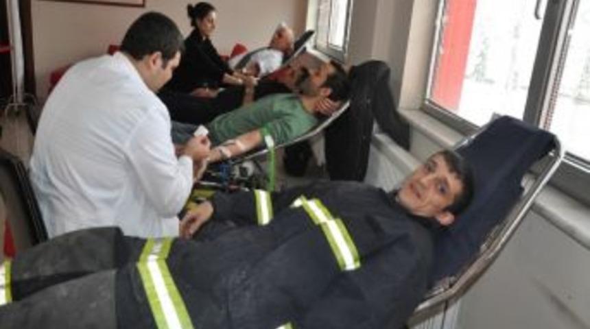 İtfaiyeciler Kanları İle De Hayat Kurtarıyor