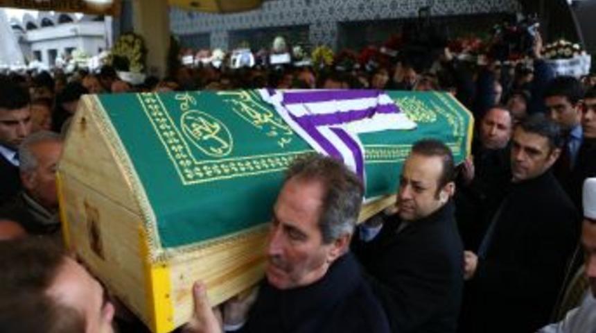 Bakan G&uuml;nay: Sadece Iyi Bir Sanat&ccedil;ıyı Değil, Eski Bir Dostumu Kaybettim