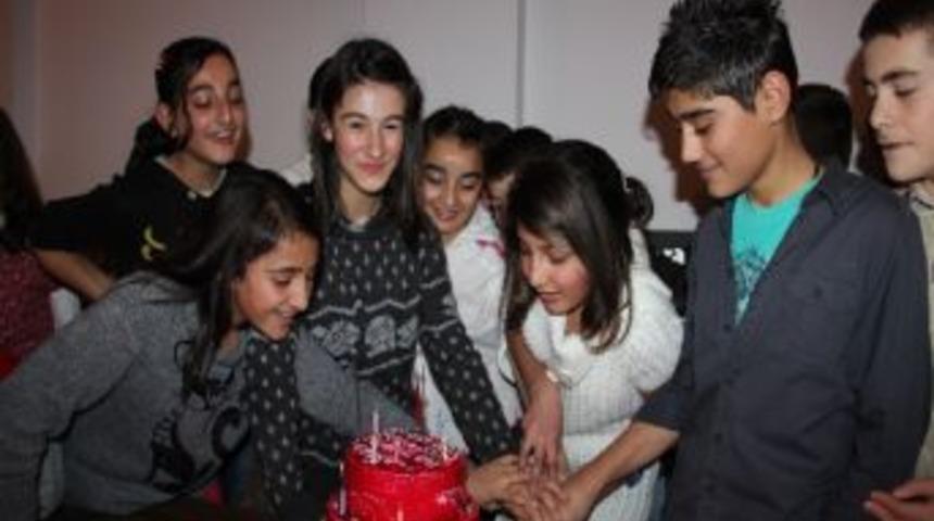 S&uuml;rpriz Doğum G&uuml;n&uuml; Partisi