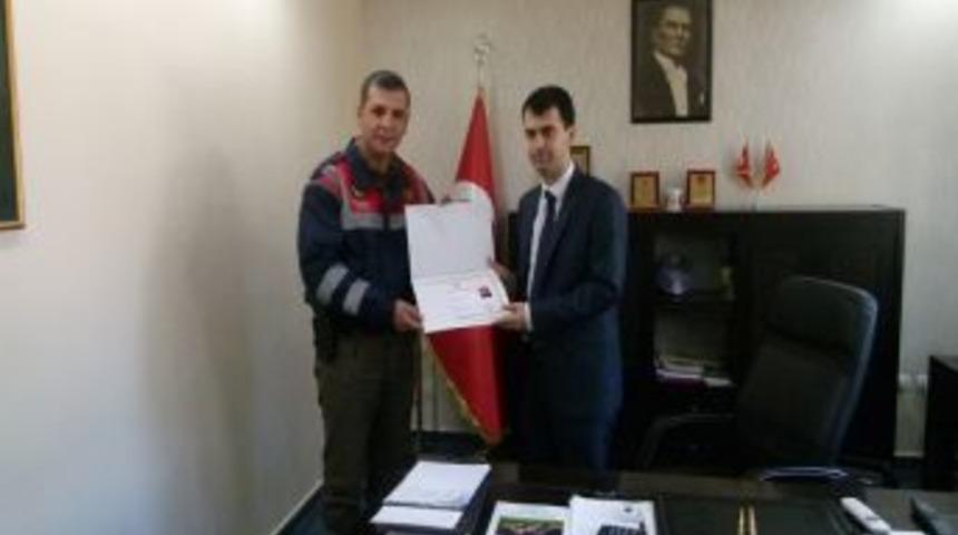 Karaisalı Kaymakamından Jandarma Personeline Başarı Belgesi