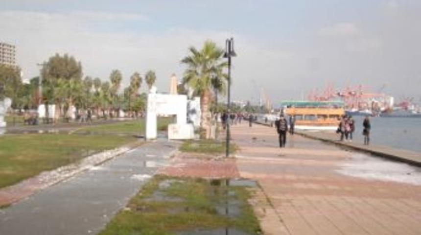 Mersin&rsquo;de Yağmur Yerini G&uuml;neşe Bıraktı